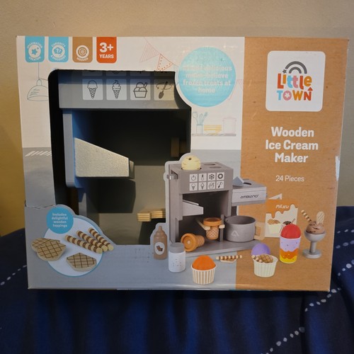 Aldi little town - aldi,